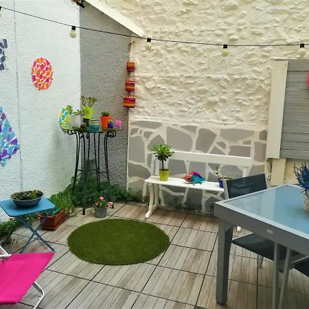 Au Monde De Maelle * Saint-Hippolyte (Pyrenees-Orientales)