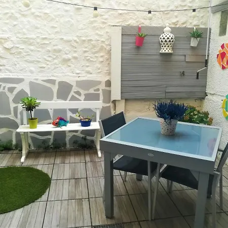 Au Monde De Maelle * Saint-Hippolyte (Pyrenees-Orientales)